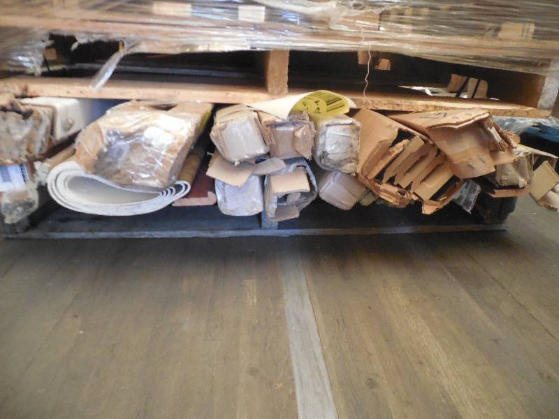 PALLET LOT OF TRIM WOOD PIECES