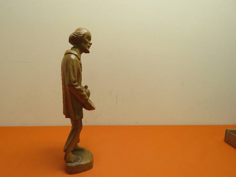 lot 1 image: Wood Statue