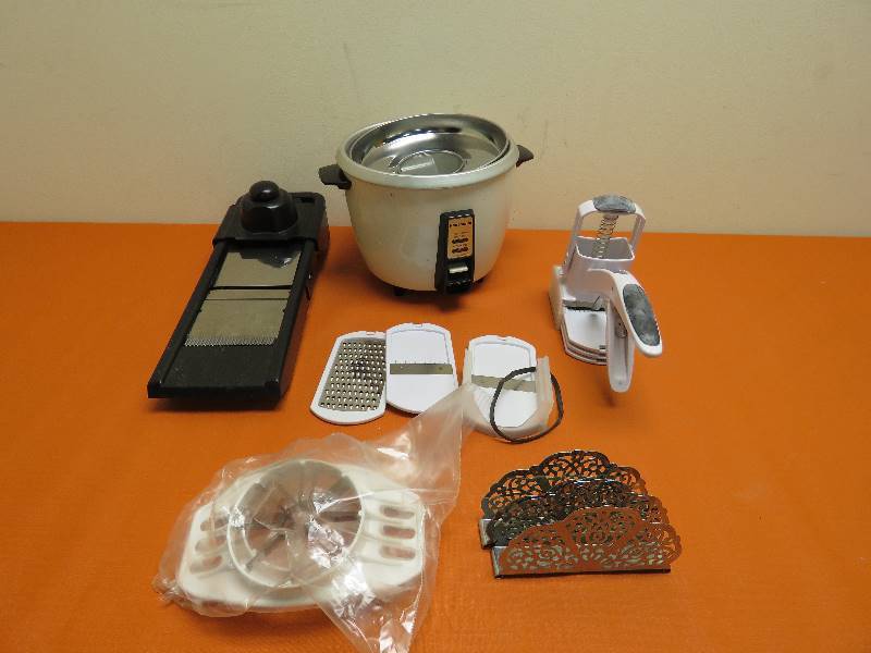 lot 4 image: Kitchen Supplies