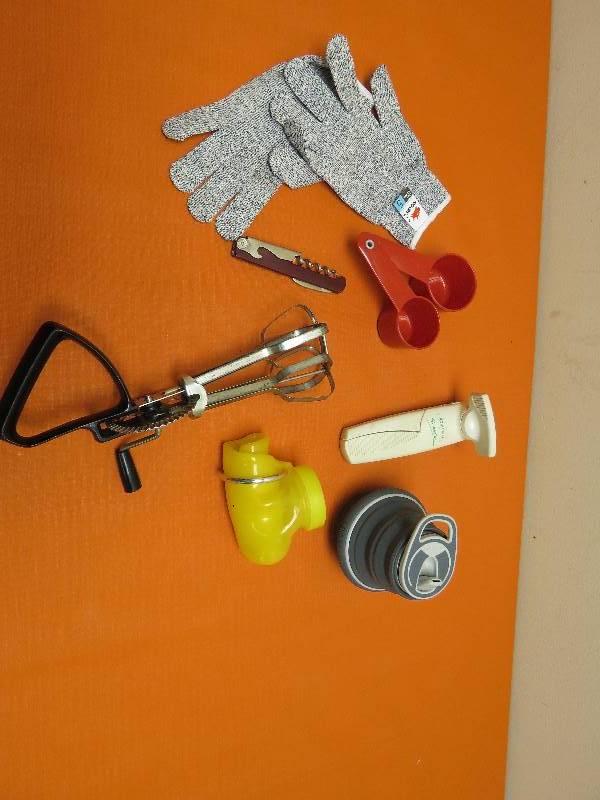lot 7 image: Kitchen Supplies