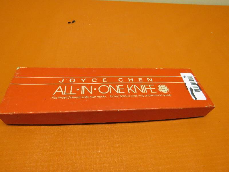 lot 15 image: Joyce Chen All-in-One Knife