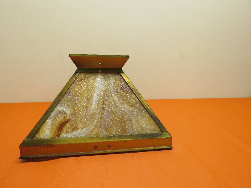 lot 28 image: Vintage Light Shade