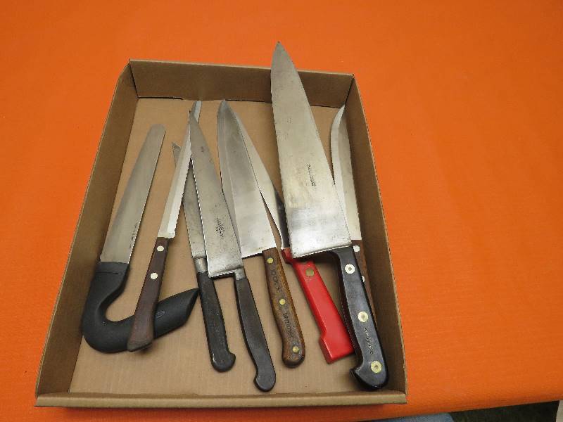 lot 33 image: Kitchen Knives
