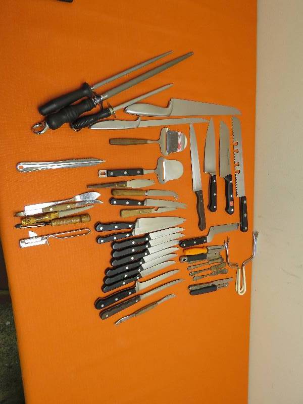 lot 35 image: Kitchen Knives