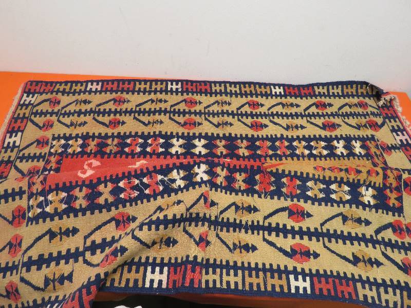 lot 49 image: Rug