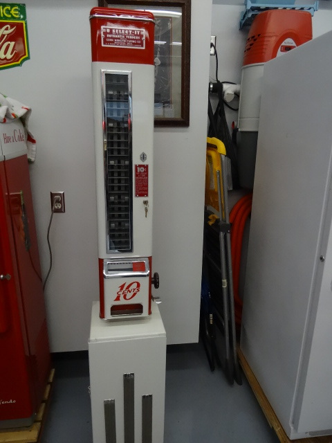 lot 12 image: 1950s U select it candy  gum mach...