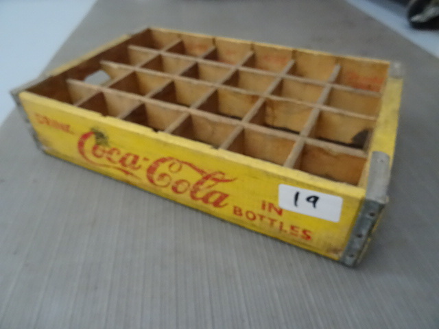 lot 19 image: Vintage wood Coca Cola pop bottle c...