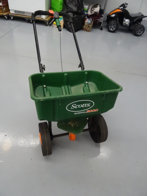 lot 57 image: Scotts 3000 Speedy Green Fertlizer ...