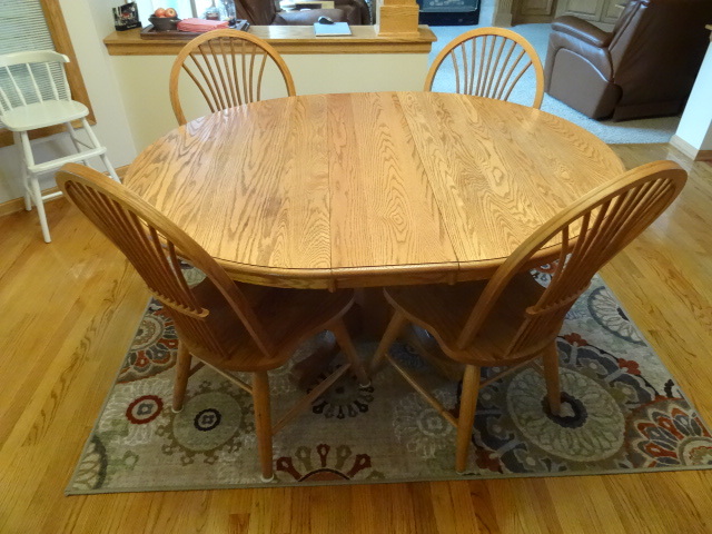 lot 79 image: Solid Oak kitchen table with leaf a...