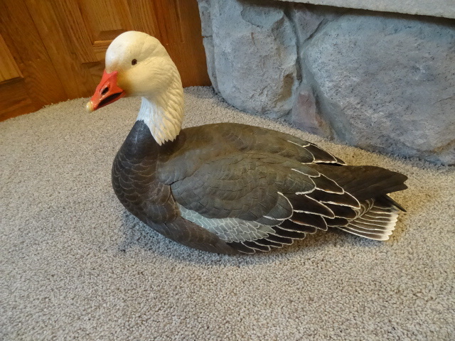 lot 82 image: Loon Lake decoy company goose. Limi...