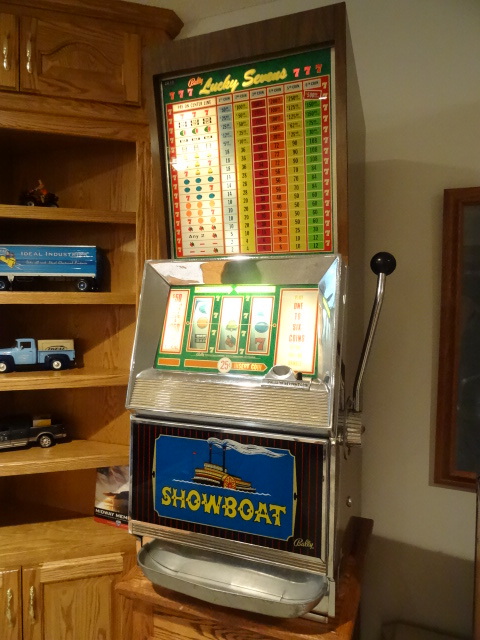 lot 88 image: 1970s era Bally showboat slot mach...