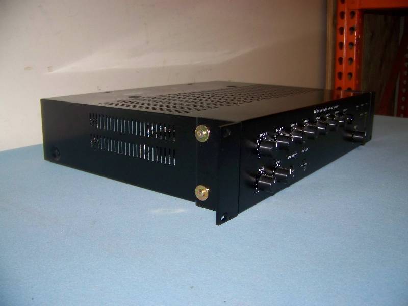 lot 77 image: TOA, 900 Series II, 8-Channel, Mixer  Power Amplifier  Amp with (2) Rear Modules