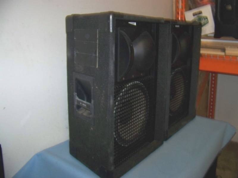 lot 34 image: (2) JBL, Professional Series, 12, Full Range, Loudspeakers  Speakers