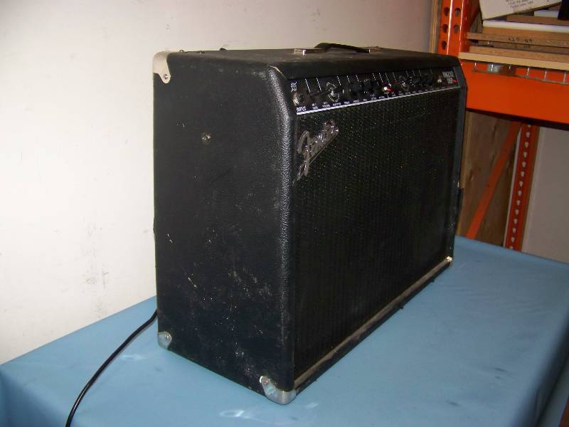 lot 44 image: Fender, 100W, 2x12 Frontman Combo, Guitar  Bass, Amplifier  Amp with DSP Effects