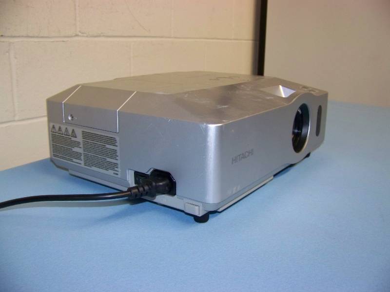 lot 19 image: Hitachi, CP-X308, LCD Projector