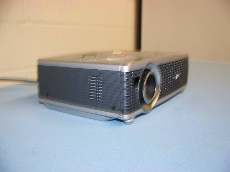 lot 22 image: Sanyo, PLC-SW30, LCD Projector