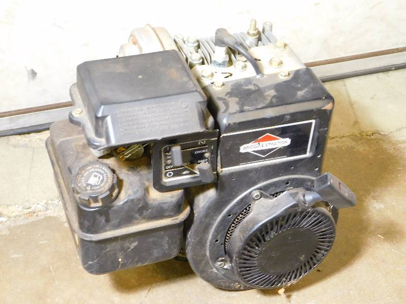 lot 3 image: Briggs & Stratton 5 Hp Engine