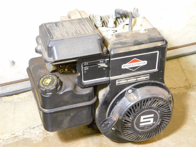 lot 4 image: Briggs & Stratton 5 Hp Engine