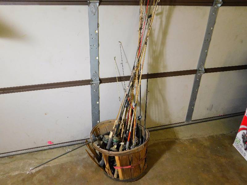 lot 7 image: Lot of Fishing Rods & Reels