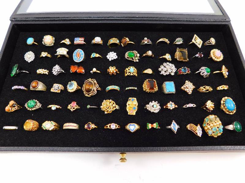 lot 34 image: Lot of 72 Rings wcase