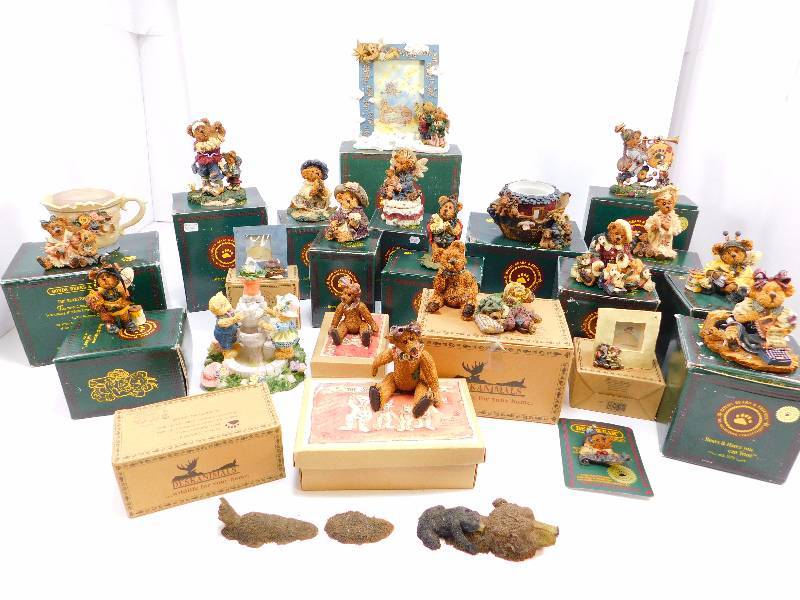 lot 36 image: Lot of Boyds Bears and Friends