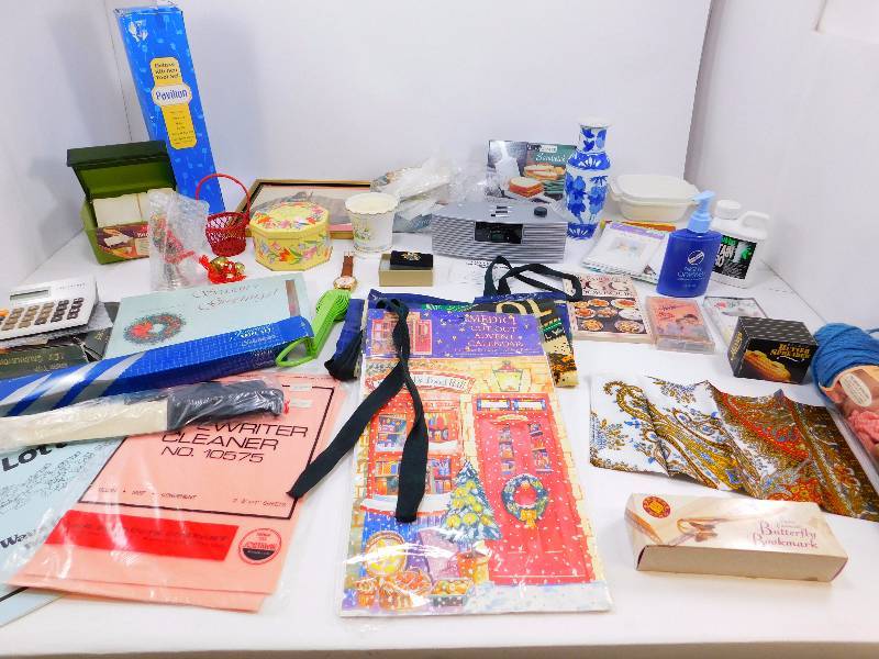 lot 42 image: Lot of assorted items