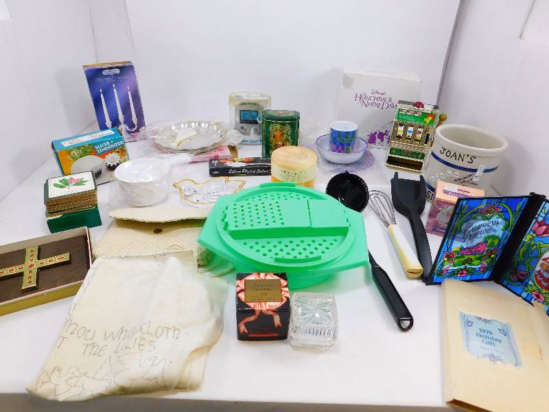 lot 44 image: Lot of assorted items