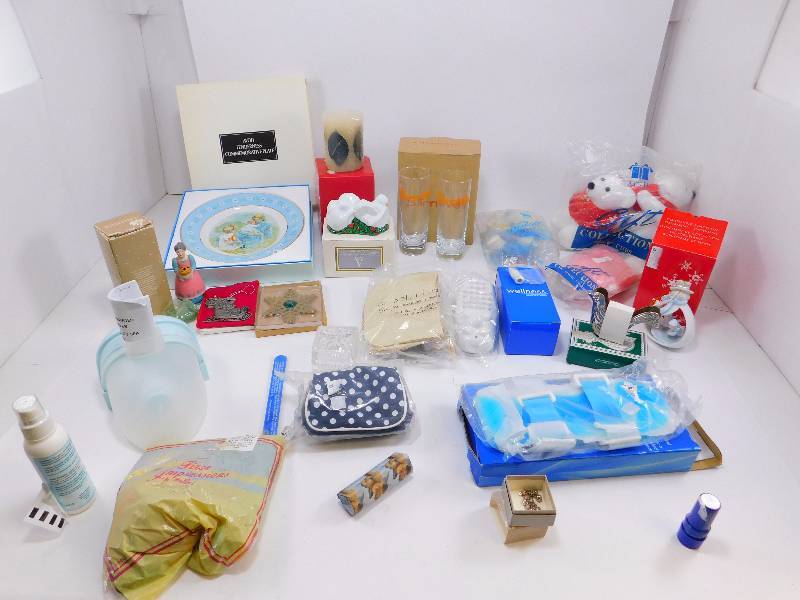 lot 46 image: Lot of Avon
