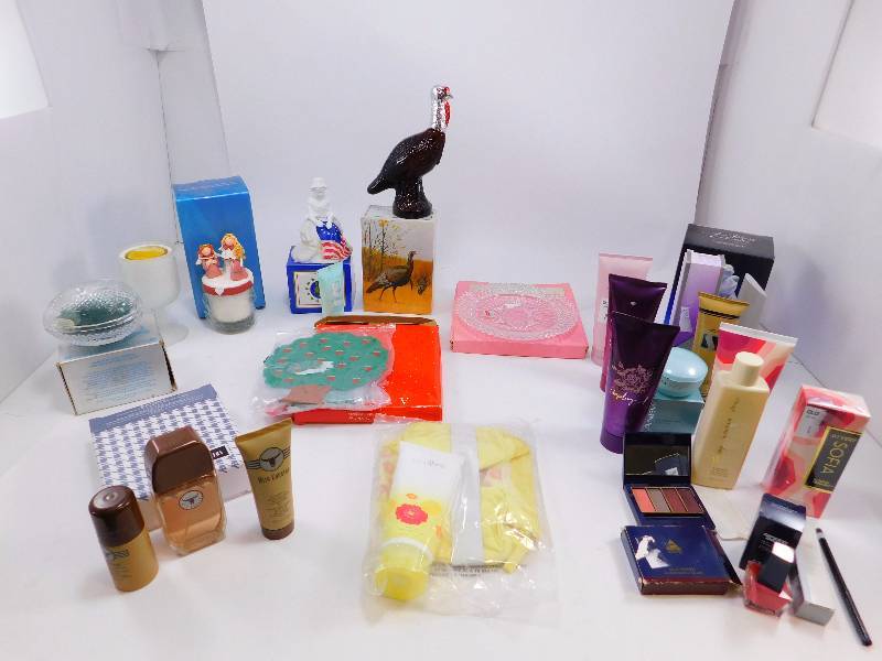 lot 47 image: Lot of Assorted Avon Items