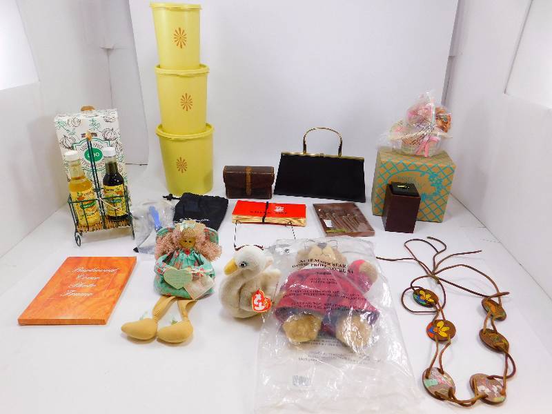 lot 48 image: Lot of Assorted Items