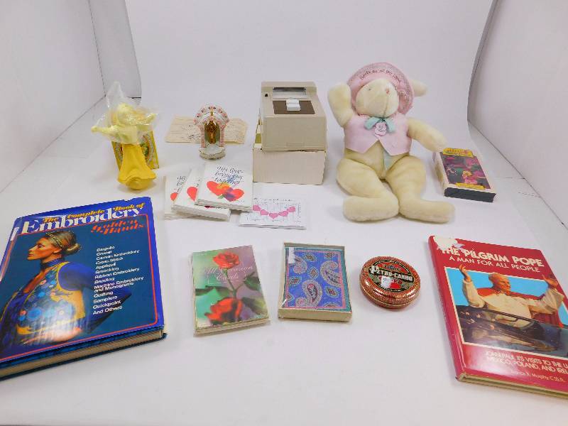 lot 50 image: Lot of assorted items