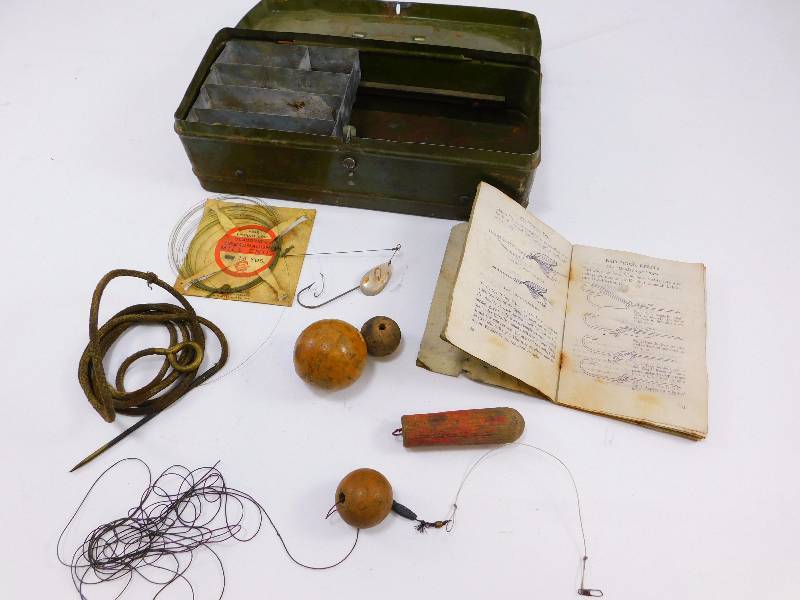 lot 51 image: Vintage Tackle Box with Vintage Fishing Tackle and Stuff