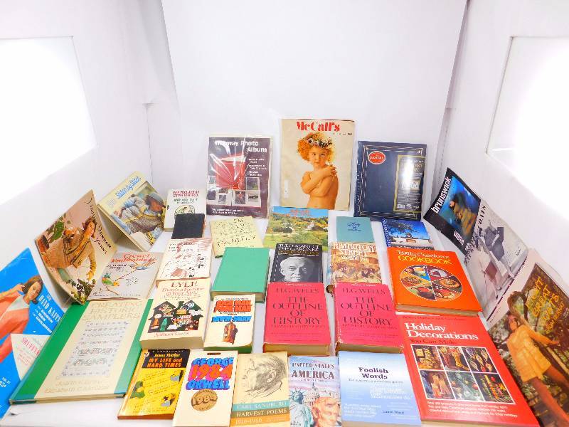 lot 56 image: Lot of books
