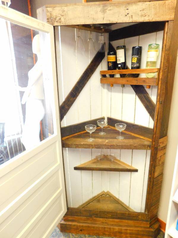 lot 70 image: WineLiquor Corner Hutch