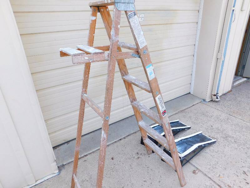 lot 63 image: 6 Wood Step Ladder