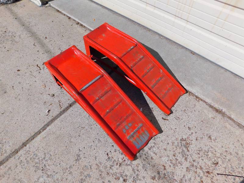 lot 65 image: Set Of Car Ramps