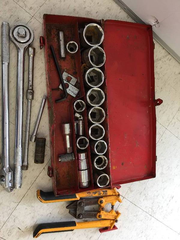 red tool box set heavy duty large sockets