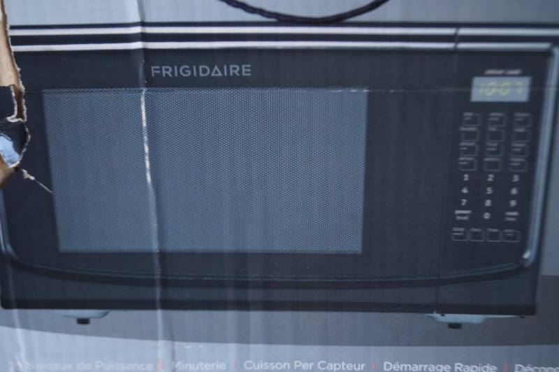 NEW Frigidaire Countertop Microwave