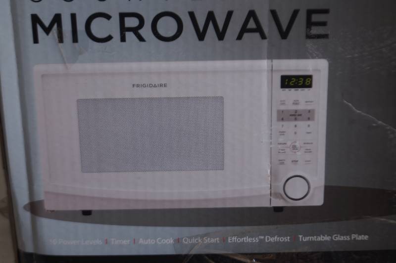 NEW Frigidaire Countertop Microwave