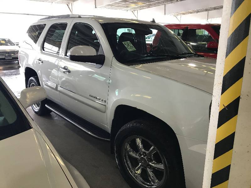 lot 1 image: 2007 GMC Yukon Denali AWD