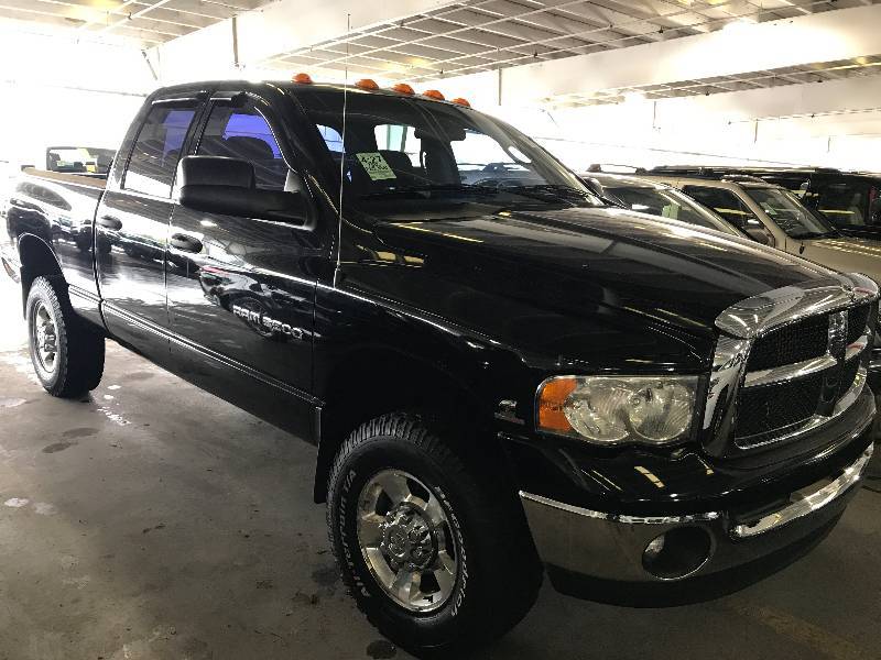 lot 5 image: 2005 Dodge Ram 2500 Cummins Diesel 4x4