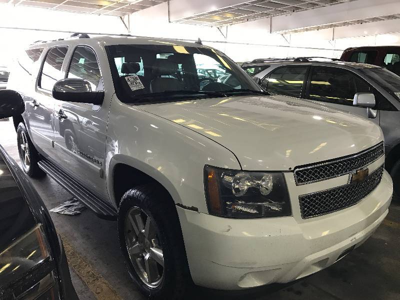 lot 8 image: 2007 Chevrolet Suburban LTZ 4x4