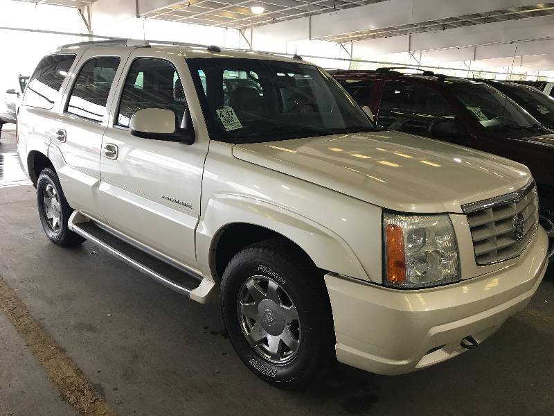 lot 11 image: 2004 Cadillac Escalade AWD