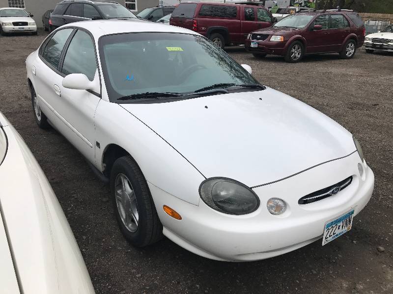 lot 25 image: 1999 Ford Taurus SE