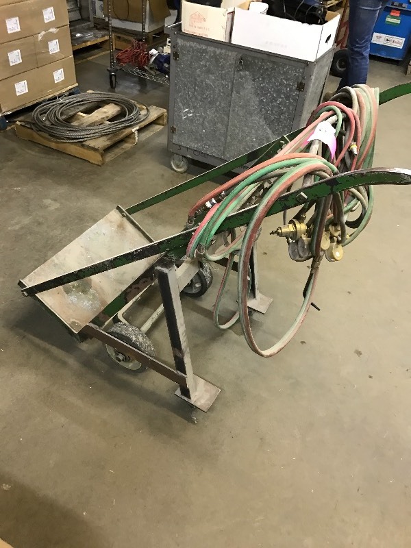 Welding cart with hosesregulators