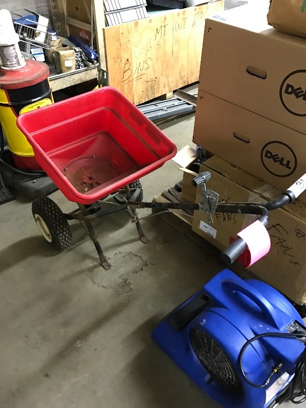 Lawn spreader
