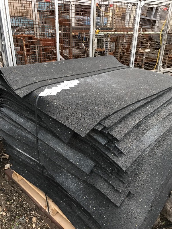 Lot of 20 rubber mats