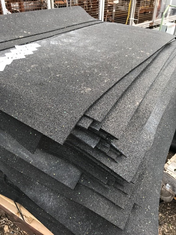 Lot of 20 rubber mats