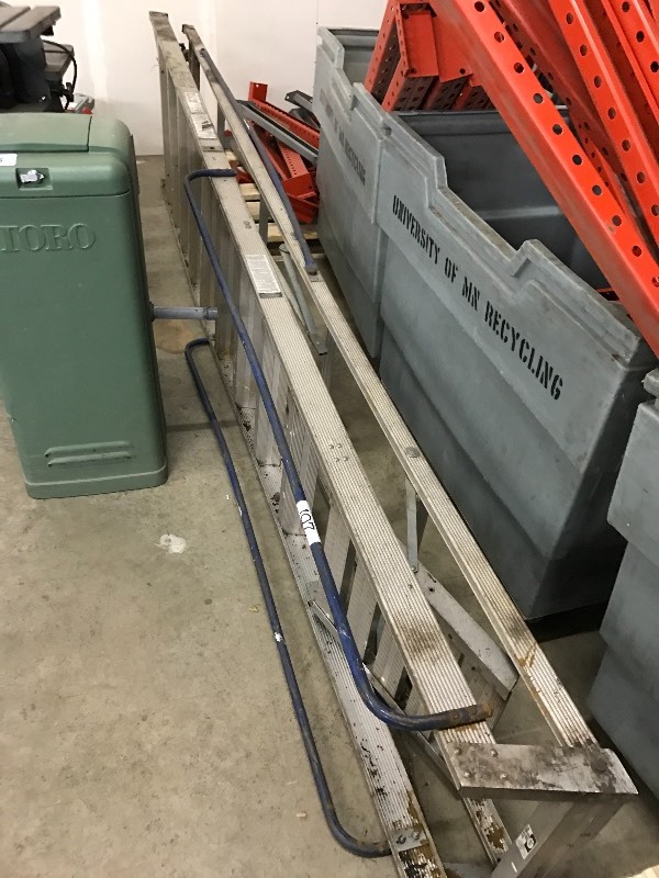 Safety step ladder