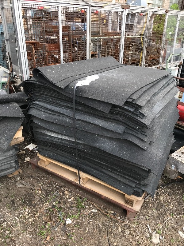 Lot of 20 rubber mats